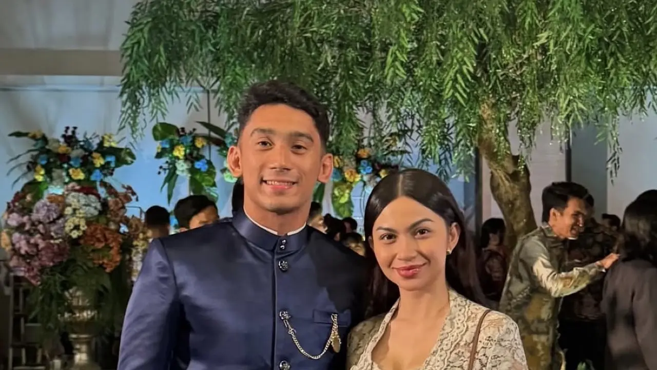 Ariel Tatum saat kondangan bersama Daffa Wardhana
