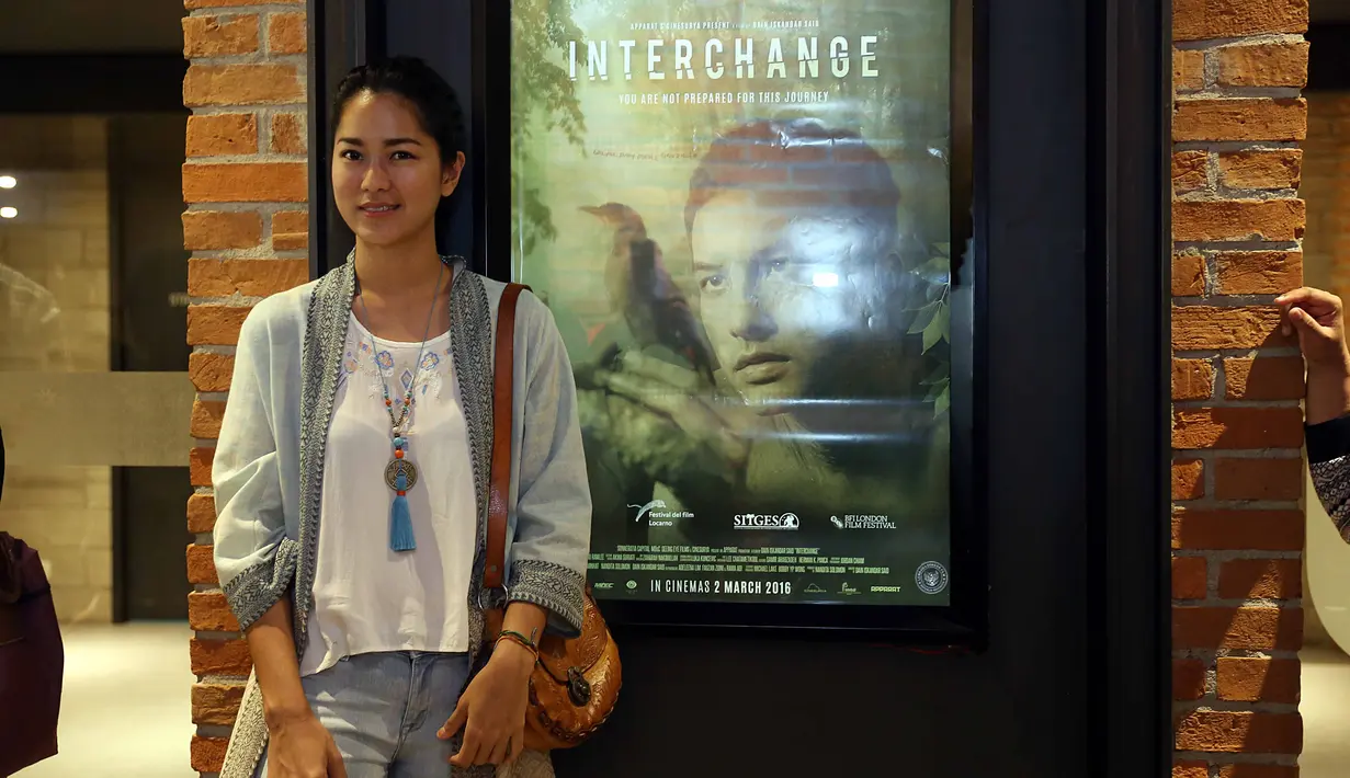 Demi peran film yang digarap sejak beberapa tahun silam itu, ia melakukan riset ke suku tribal. Sebuah tantangan besar bisa berhasil memerankan dukun yang usianya lebih 100 tahun. Namun memiliki fisik masih muda. (Nurwahyunan/Bintang.com)