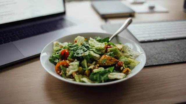 Perlindungan Pertama Untuk Menjaga Pola Makan Sehat Saat Hangout Bareng Teman