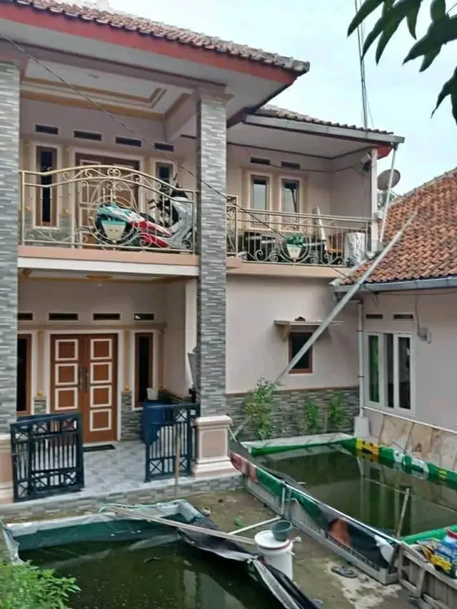 Parkiran Motor di Lantai Dua