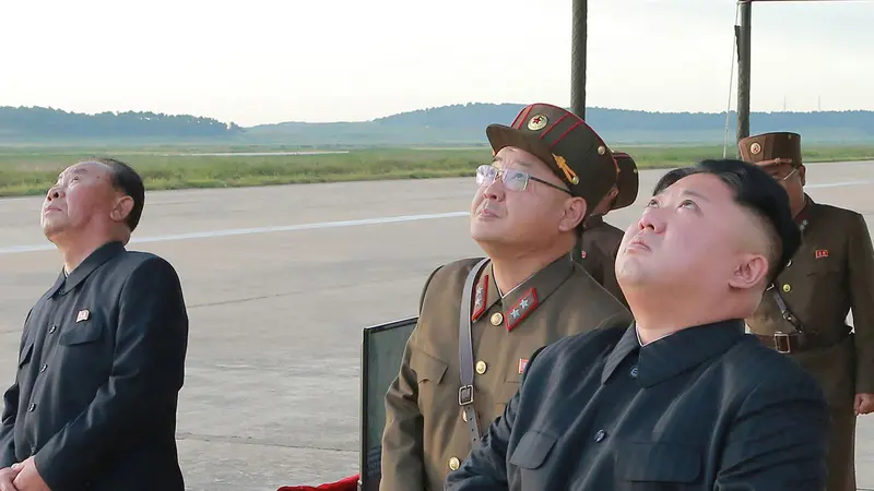 Kim Jong-un Saksikan Langsung Peluncuran Rudal Balistik