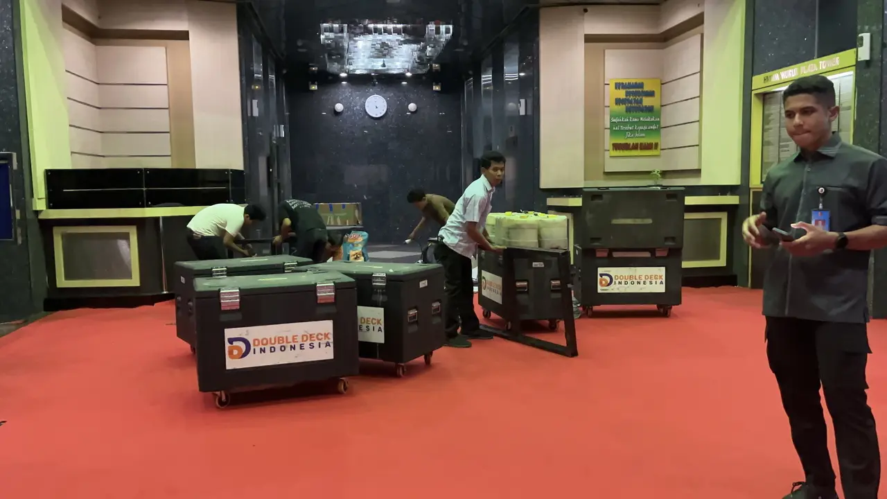 Sejumlah Kotak Kontainer Diamankan Polisi di Perkantoran Hayam Wuruk