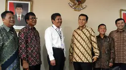 Acara tersebut disaksikan jajaran direksi dan komisaris PT Pindad di kantor Kementerian BUMN, Jakarta, Senin (22/12/2014).(Liputan6.com/Miftahul Hayat)
