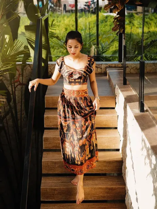 Dengan brand sendiri, Kirana Larasti mengembangkan bisnisnya dengan menyediakan produk-produk yang dibutuhkan sekarang ini. Mengingat bidang usahanya menyediakan produk perawatan diri. (Instagram/kiranalarasati)