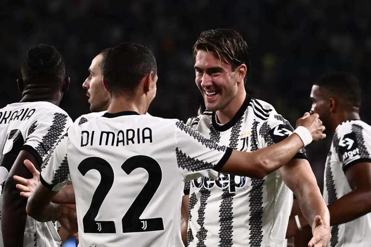 Dusan Vlahovic Dua Gol, Juventus Bungkam Sassuolo