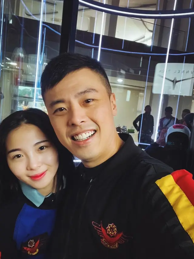 7 Potret Kapten Vincent Bersama Istri dan Anak yang Tampil Makin Mesra