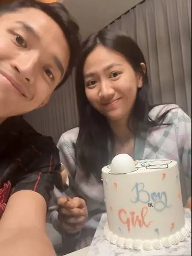 7 Momen Jonatan Christie dan Shanju Umumkan Kelamin Buah Hati