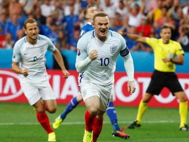Striker Inggris, Wayne Rooney, setelah mencetak gol ke gawang Islandia pada babak 16 besar Piala Eropa 2016, (27/6/2016). Ini adalah gol ke-53 yang dicetak Rooney bagi Inggris. (Reuters/Kai Pfaffenbach)