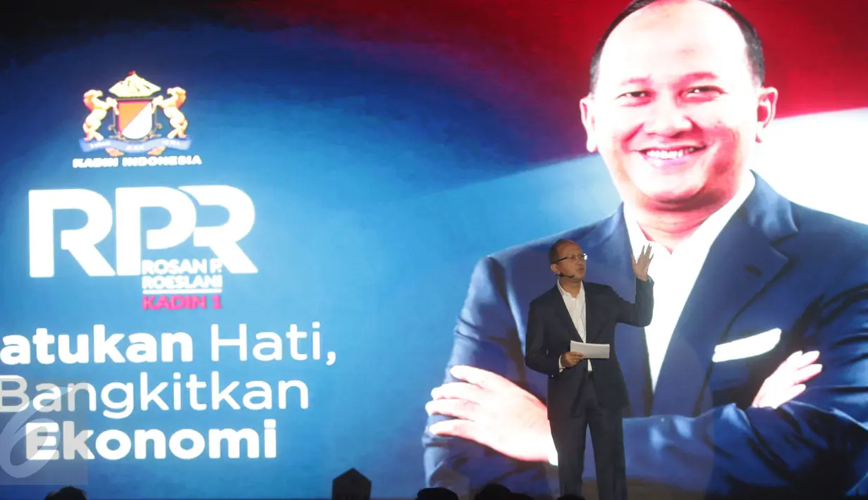 Wakil ketua Kadin Rosan P. Roeslani  melakukan pidato mendeklarasikan pencalonan dirinya sebagai Ketua Umum Kadin periode 2015-2020 di Hotel Ritz Carlton, Jakarta, Sabtu malam (21/11). (Liputan6.com/Faisal R Syam)