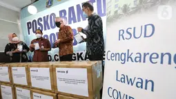 Ericsson Indonesia memberikan donasi 12.000 masker KN95 untuk tenaga medis di RSUD Cengkareng, Jakarta, Kamis (15/10/2020). Donasi ini merupakan bagian dari upaya Ericsson untuk membantu negara-negara yang terkena dampak pandemi COVID-19. (Liputan6.com/Fery Pradolo)