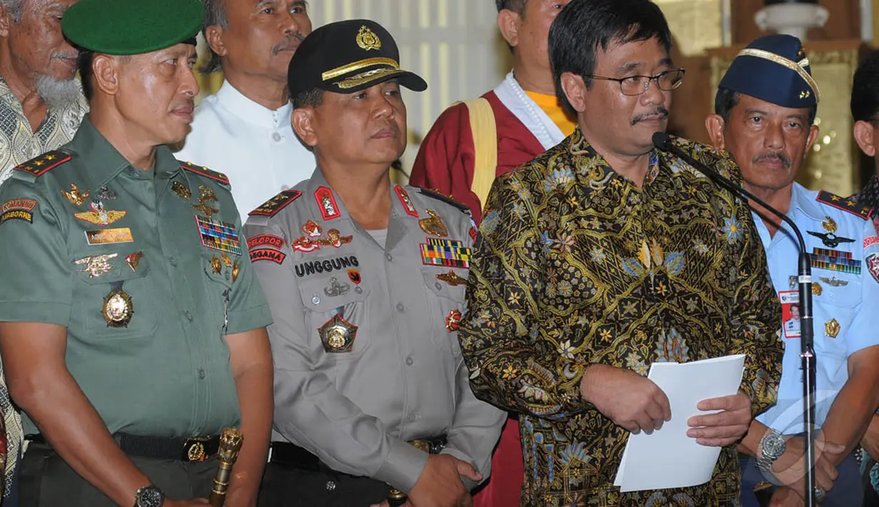 Wakil Gubernur DKI Jakarta Djarot Syaiful Hidayat saat memberi sambutan di Gereja Theresia, Rabu (24/12/2014). (Liputan6.com/Herman Zakharia)