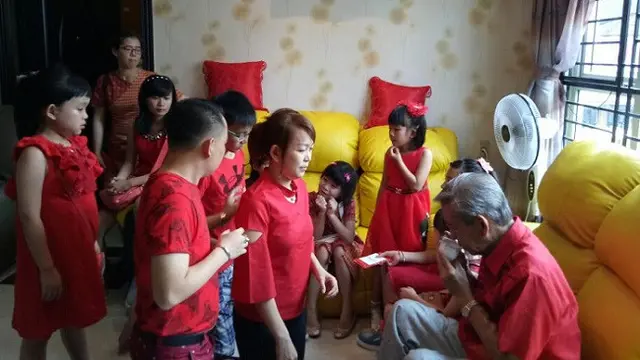 Tradisi Seru Sambut Imlek, Minum Teh hingga Perang Air