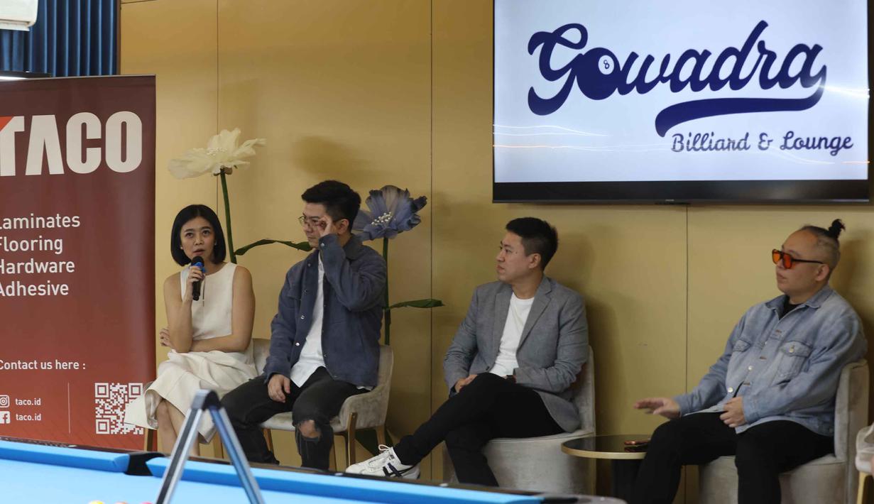 Gowadra Billiard hadir di kawasan yang didominasi keluarga muda, profesional, serta komunitas urban yang aktif dan dinamis. Tampak dalam foto, Founder & Vision Driver, Yovita Lesmana; Founder Gowadra, Tinggo Xiao; General Manager Community Development TACO, Andika Tjandra; dan arsitek RSI Group, Revano Satria (kiri ke kanan); saat memberi keterangan kepada pewarta di Gowada Billiard, Jalan Thamrin Boulevard Pantai Indah Kapuk 2 (PIK 2), Kabupaten Tangerang, Banten, pada Rabu (11/2/2026). (Kapanlagi.com/Budy Santoso)