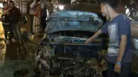 Diduga Korsleting Listrik, Mobil Aris Idol Ludes Terbakar