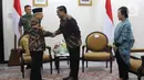 Wakil Presiden Ma'ruf Amin (kedua kiri) saat menerima kunjungan Direktur PT Surya Citra Media (SCM) Imam Sudjarwo (kedua kanan) dan Direktur Program SCM, Harsiwi Ahmad (kanan) di Kantor Wakil Presiden, Jakarta, Senin (20/1/2020). (Liputan6.com/Angga Yuniar)