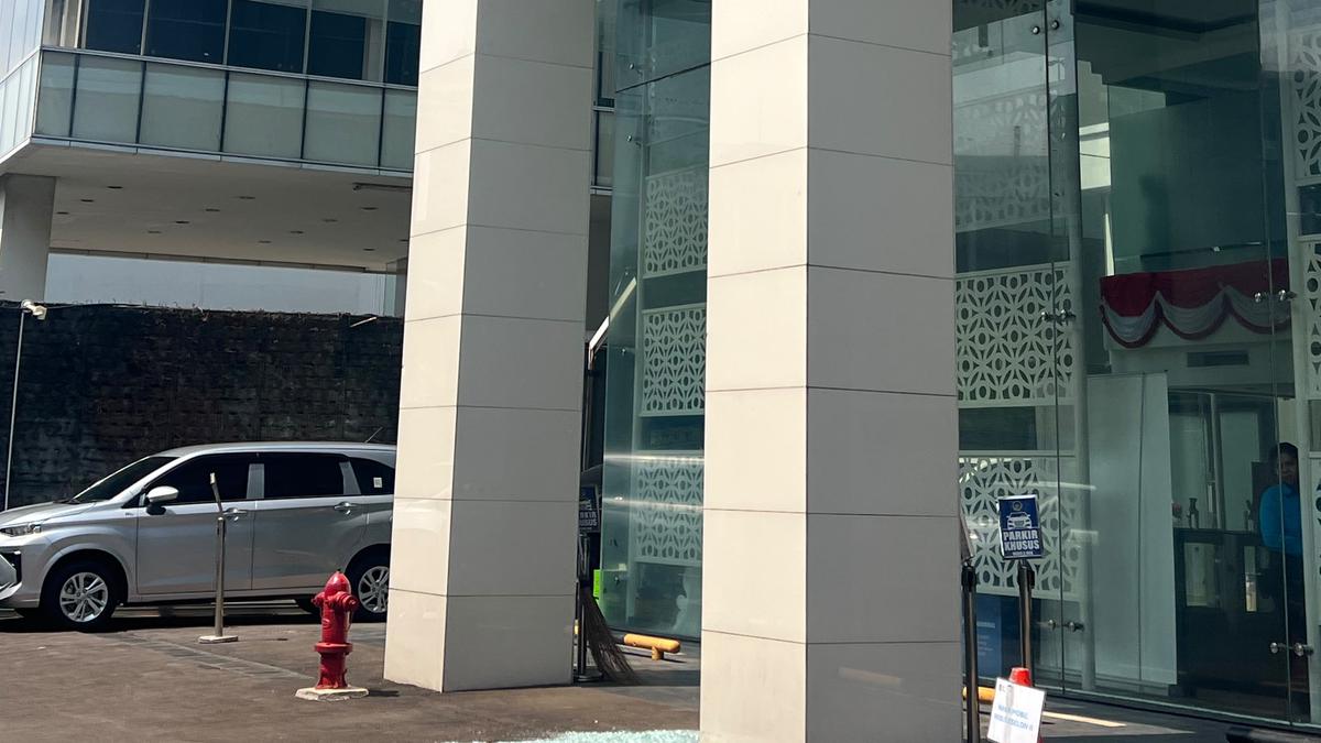 Kaca Kantor BGN Tiba-Tiba Pecah, Tim Inafis Cek Lokasi