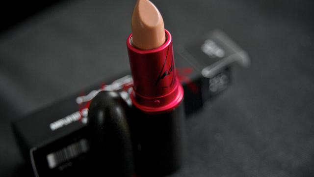 ilustrasi lipstik