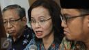 (Ki-ka) Dosen UI Bambang Widodo Umar, Pansel KPK Betty Alisjahbana, dan Ketua Umum PP Pemuda Muhammadiyah Dahnil Anzar saat preskon terkait Revisi UU KPK di Kantor ICW, Jakarta Selatan, Minggu (11/10/2015). (Liputan6.com/ Immanuel Antonius)