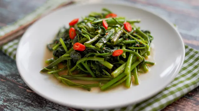 3 Resep Tumis Kangkung ala Rumahan, Dijamin Bikin Nafsu Makan Bertambah