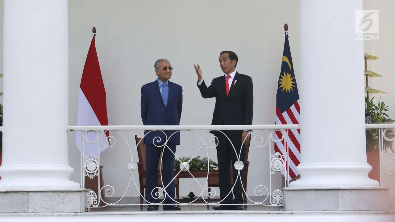 Jokowi dan PM Mahathir di Beranda Istana