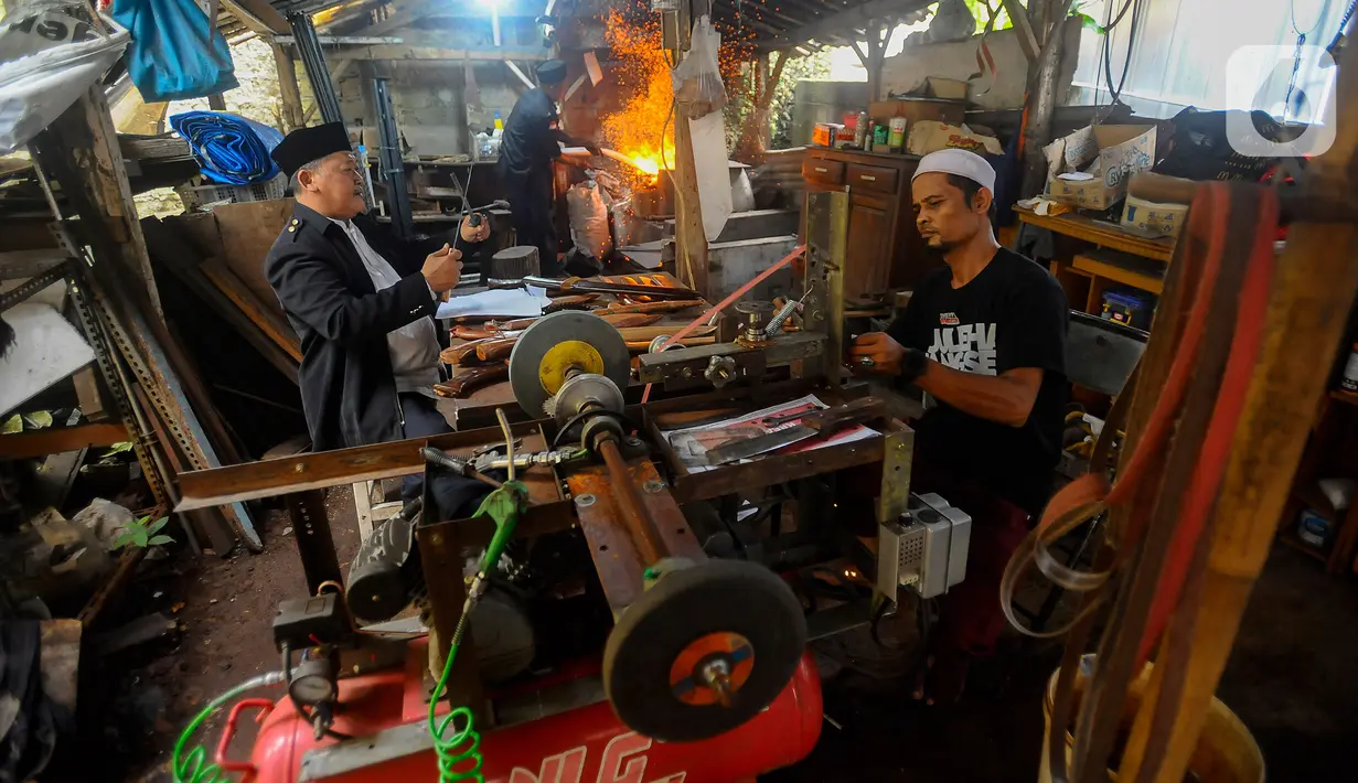 Pisau khusus sembelih ini dijual dengan harga bervariasi, mulai dari Rp 300 ribu hingga Rp 1,5 juta. (merdeka.com/Arie Basuki)
