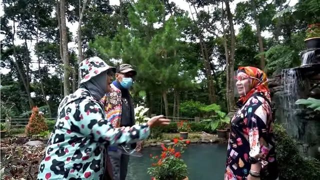 7 Potret Villa Camelia Malik di Kaki Gunung Salak, Berdiri di Tengah Hutan