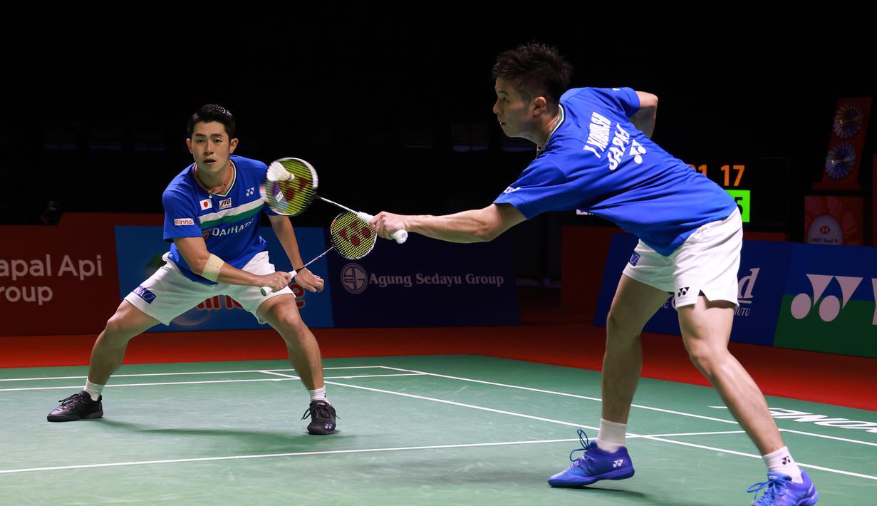 Di awal game kedua, laga kembali sengit. Namun Marcus/Kevin berhasil menuntaskan interval dengan 11-8. Usai itu Takuro Hoki/Yugo Kobayashi kembali menyamakan angka mulai 12-12 hingga 17-17. The Minions pun terus melaju dan menutup game kedua dengan 21-18. (Dok. PBSI)