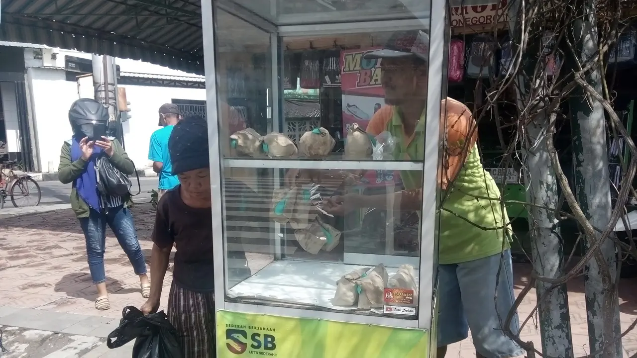 Gerobak Sedekah di Pasar Wates