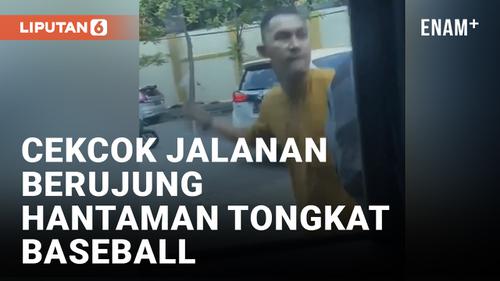 VIDEO: Ngeri! Pria di Surabaya Pukul Pemobil Pakai Tongkat Baseball