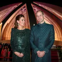 Intip potret glamor Kate Middleton dengan beberapa pakaian tradisional Pakistan ketika melakukan kunjungan (Foto: instagram/kensingtonroyal)