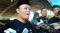 Hidayat Nur Wahid saat prosesi penyembelihan hewan kurban di kantor DPP PKS, (3 September 2017). (Rezki Aprilya Iskandar/Liputan6.com)