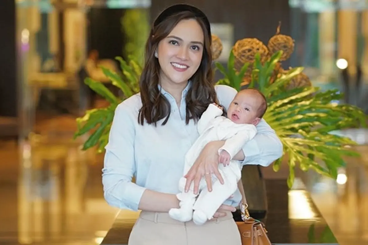 Dua Minggu Melahirkan, Ini 7 Potret Terbaru Shandy Aulia yang Tetap Langsing