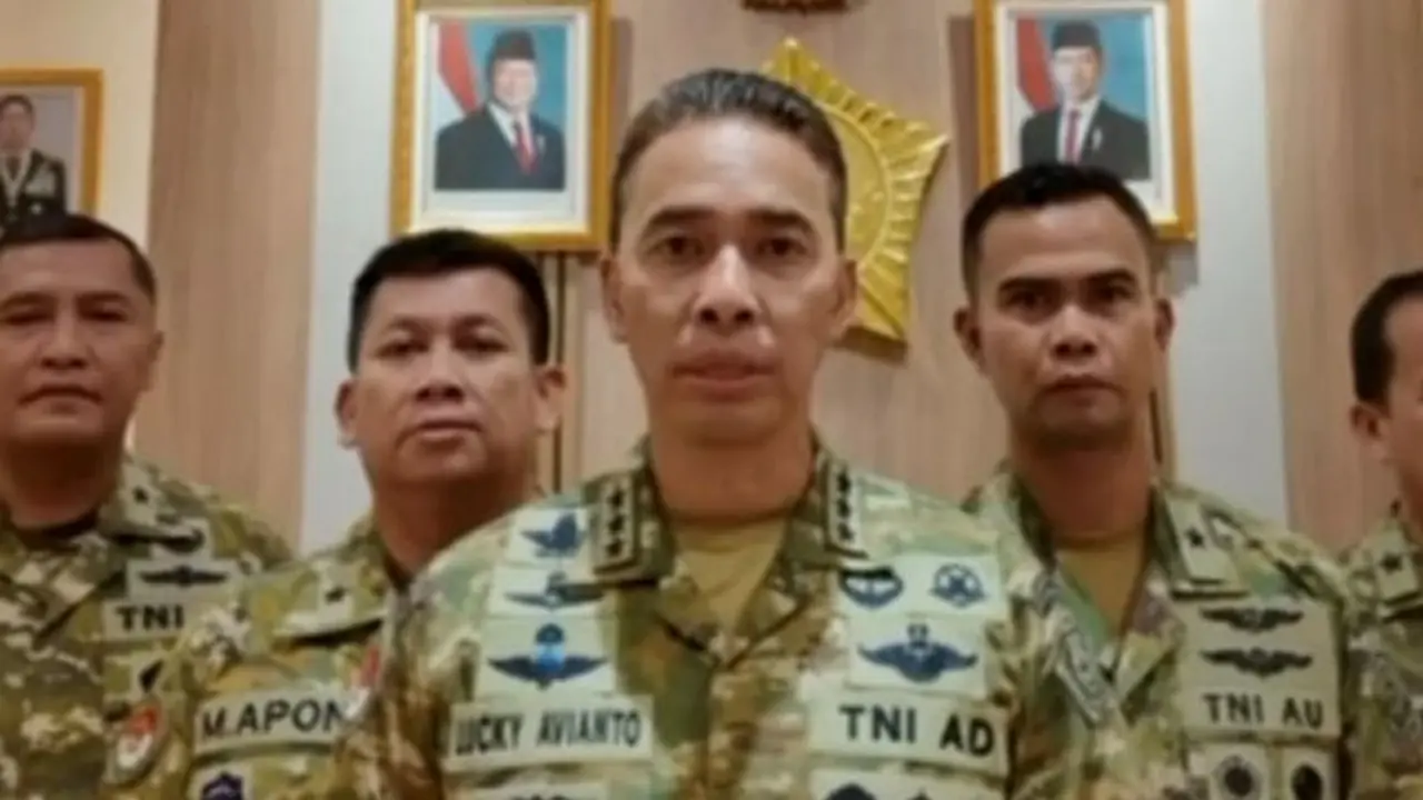 TNI jelaskan penggerebekan markas opm di maybrat. (dokumentasi tni).