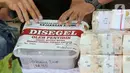 Dengan begitu, dua tersangka ini akan menjadi otoritas para jaksa di Kejari Jaksel. (Liputan6.com/Herman Zakharia)