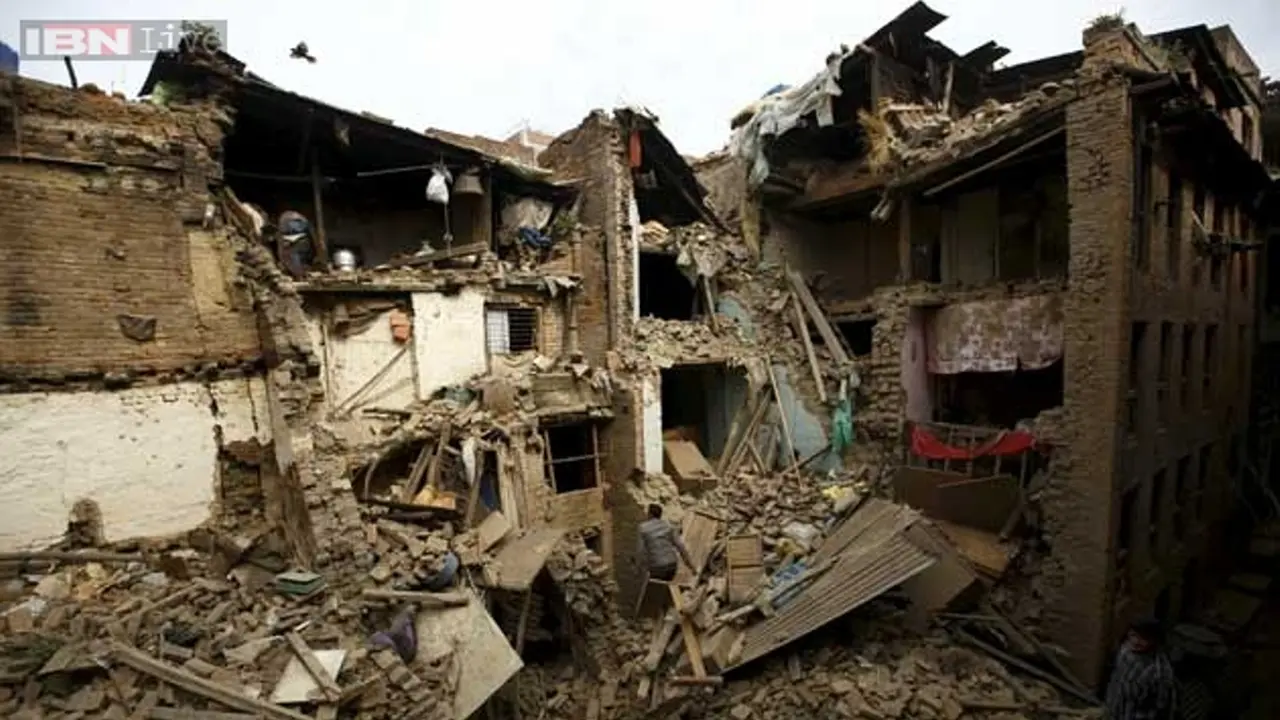 Kakek 105 Tahun Selamat 8 Hari Tertimbun Puing Bangunan di Nepal