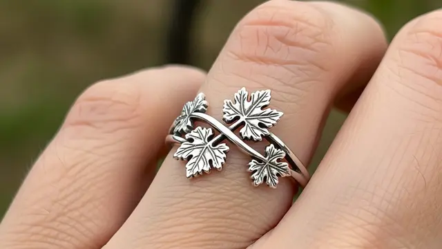 Cincin Model Daun Anggur yang Cantik dan Estetik