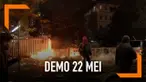 Kericuhan pecah usai massa aksi 22 Mei melaksanakan ibadah salat maghrib. Sejumlah demonstran mencoba bakar pagar gedung Bawaslu di jalan Hasyim Wahid Rabu (22/5) malam.