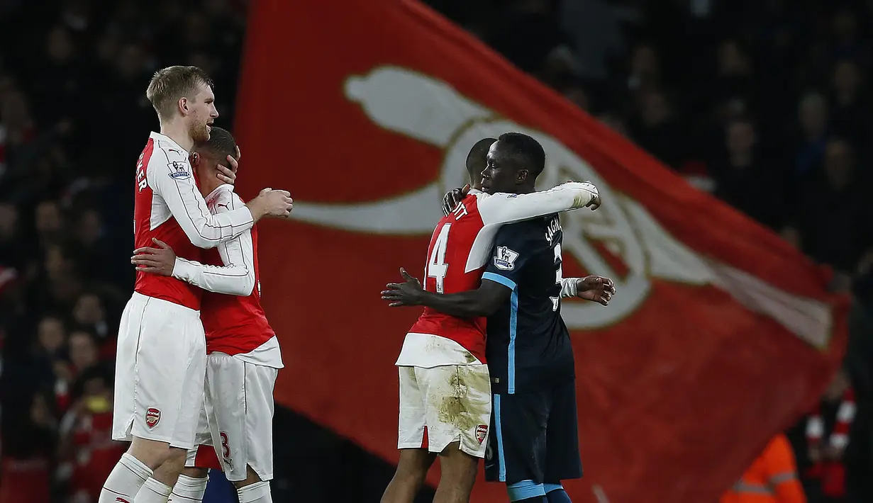 Para pemain Arsenal merayakan kemenangan usai menglahkan Manchester City 2-1 pada lanjutan Liga Premier Inggris di Stadion  Emirates, London, Selasa (22/12/2015) dini hari WIB. (AFP Photo/Ikimages)
