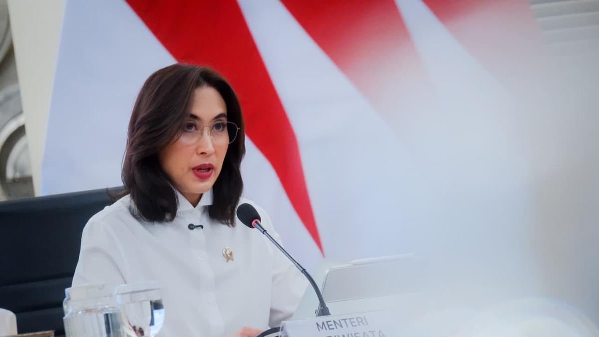 Erupsi Gunung Anak Krakatau, Ini Imbauan Menpar untuk Wisatawan yang Terjebak Delay Penerbangan