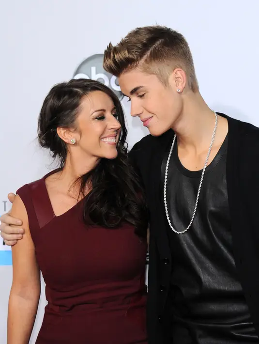 Kini para penggemar pun menduga bahwa Pattie menyindir tindakan Justin Bieber yang melamar Hailey Baldwin. (REX-Shutterstock/HollywoodLife)