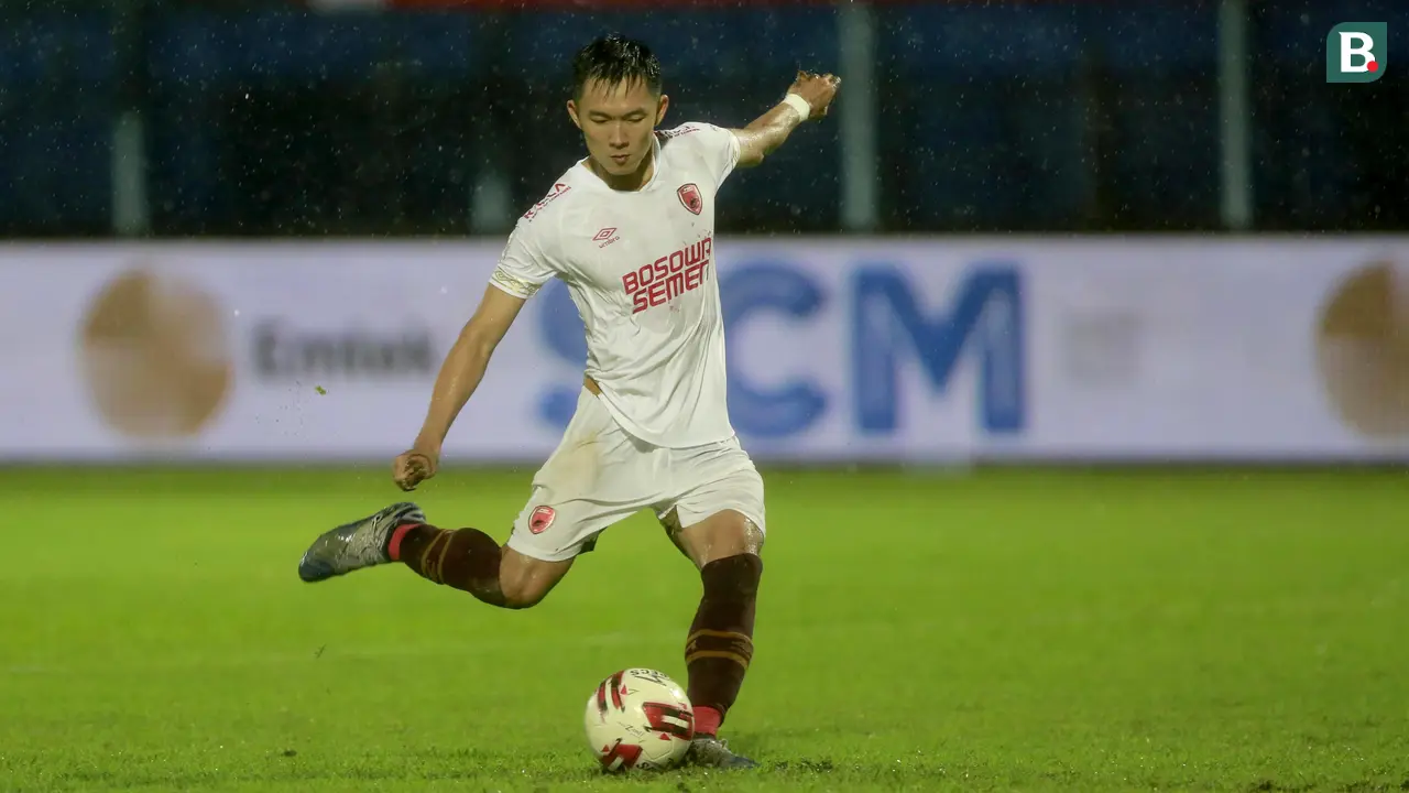 FOTO: Himan Syah Gagalkan 2 Penalti PSIS, PSM Makassar Lolos ke Semifinal Piala Menpora 2021
