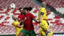 Pemain Portugal, Ruben Semedo (tengah) menyundul bola dalam laga uji coba Internasional melawan Andorra di Stadion Luz, Lisbon, Portugal, Kamis (12/11/2020) dini hari WIB. Portugal menang telak 7-0 atas Andorra. (AP Photo/Armando Franca)