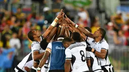 Negara Fiji meraih medali emas Olimpiade 2016 yang merupakan medali pertama dalam sejarah keikutsertaan mereka di arena Olimpiade. Prestasi itu terjadi setelah tim Rugby Fiji menang atas Inggris di final dengan skor telak 43-7. (AFP PHOTO/Pascal Guyot)
