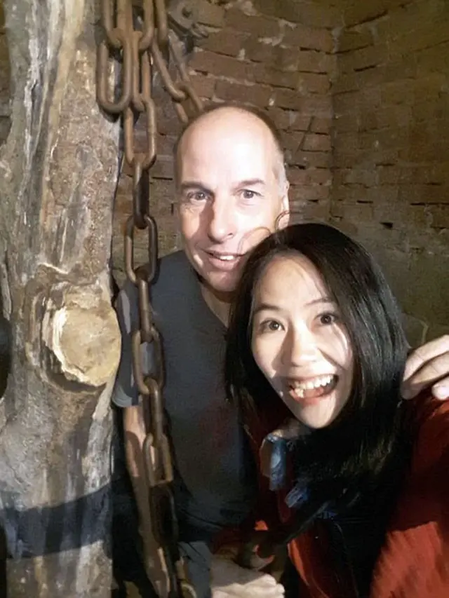 True Story! Ada Cinta Bersemi di Antara Tim Evakuasi Banjir Gua Thailand