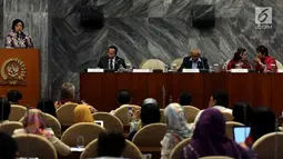 Menteri LHK, Siti Nurbaya memberikan sambutan dalam pertemuan membahas udara bersih, di Gedung DPR, Jakarta, Kamis (5/10). Pertemuan ini membahas peran parlementer dalam memenuhi tantangan udara bersih kususnya di negara Asia. (Liputan6.com/JohanTallo)