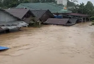 Banjir Setinggi Atap Rumah Rendam Tebing Tinggi Kalsel (AntaraNews)