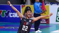 Pemain Timnas Voli Thailand, Anurak Phanram melakukan selebrasi setelah mencetak poin pada laga putaran pertama SEA V League 2023 melawan Timnas Voli Indonesia di Padepokan Voli Jenderal Polisi Kunarto, Bogor, Minggu (23/07/2023). (Bola.com/Bagaskara Lazuardi)