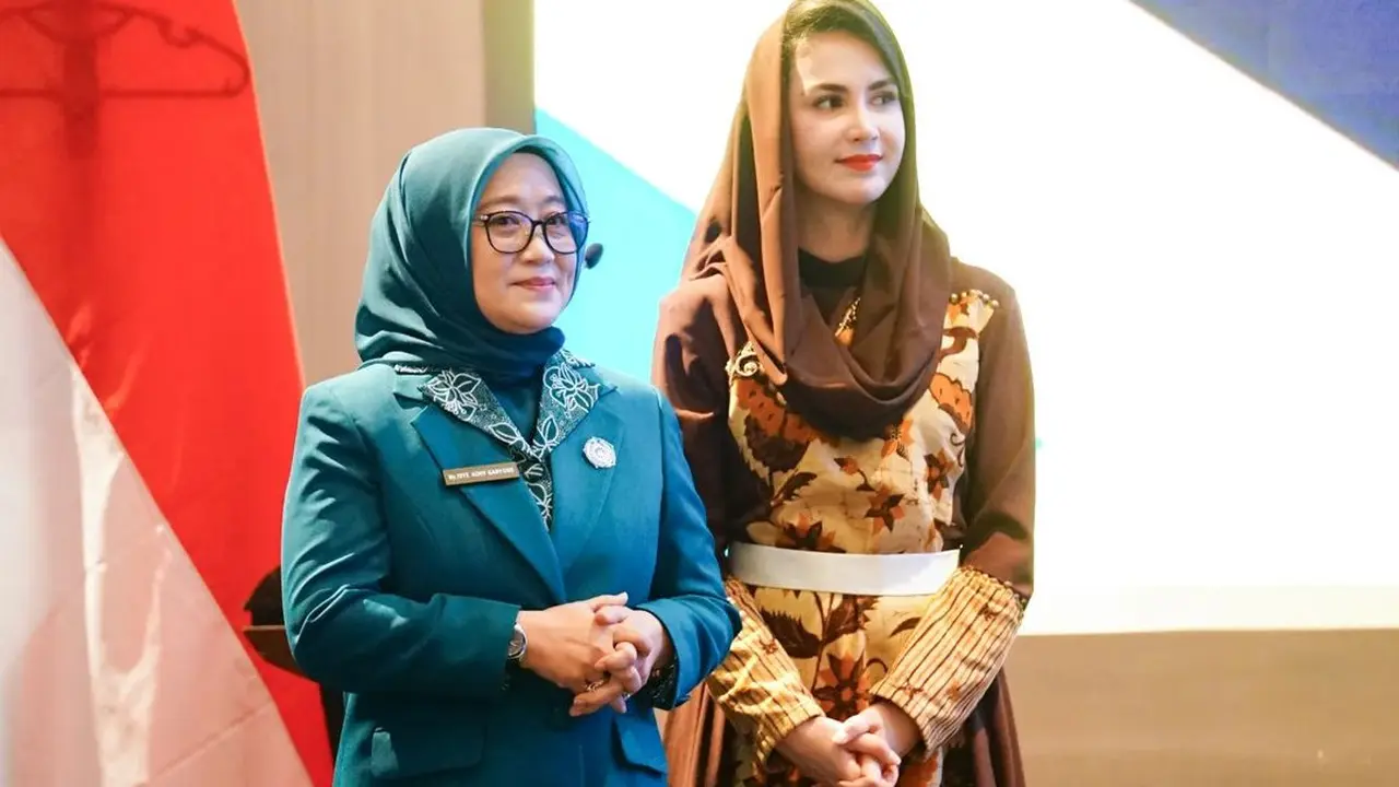 Potret Arumi Bachsin hadiri HKG PKK ke-52 TP PKK Provinsi Jatim (Sumber: Instagram/@arumibachsin_94)