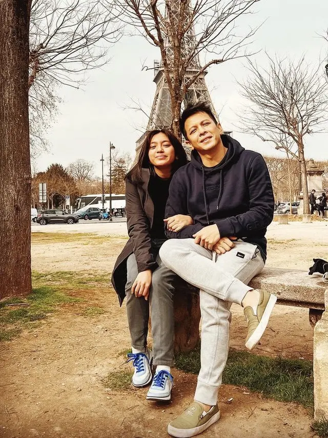 5 Potret Tampilan Alleia, Putri Ariel NOAH Akrab dengan Tyna dan Anya Geraldine di Paris