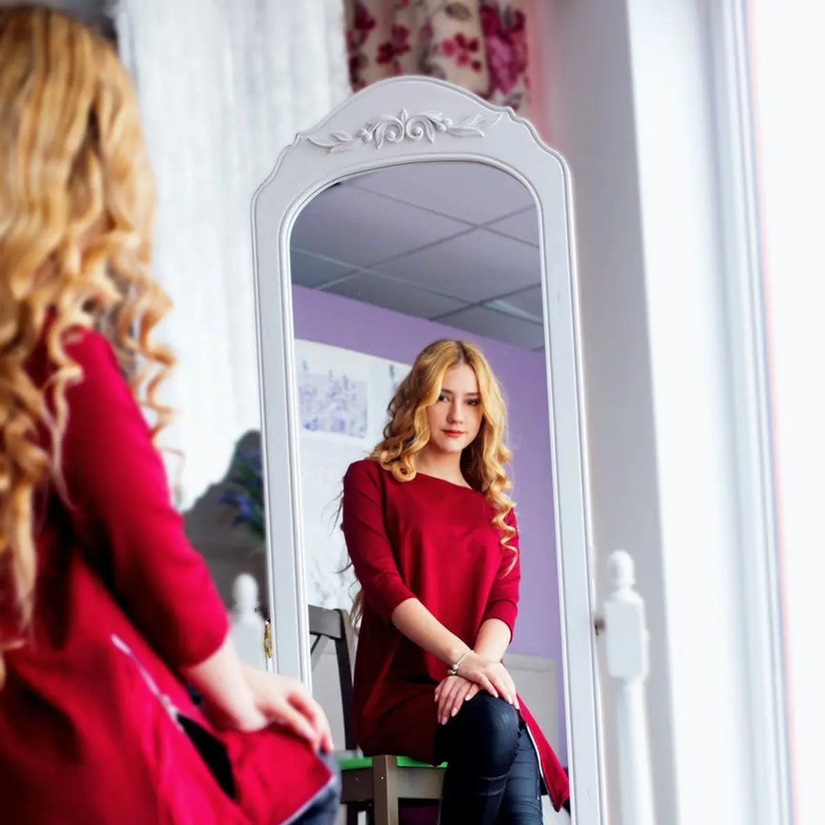 Arti Mimpi Melihat Diri Sendiri, Pertanda Sedang Cemas - Hot